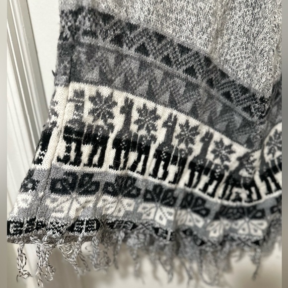 This is a very comfy pancho, with a gray and black llama design! - Picture 3 of 4